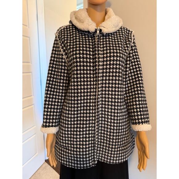 Cute & Cuddly Soft Houndstooth Hooded Fleece Jacket, Women's Size PM - Picture 5 of 7